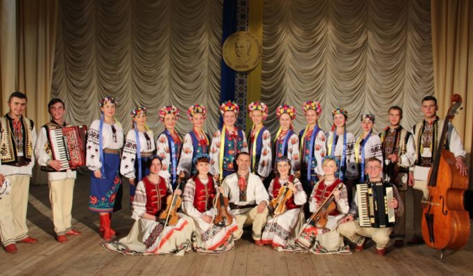 Гостей свята привітав Народний вокально-хореографічний ансамбль "Пролісок"